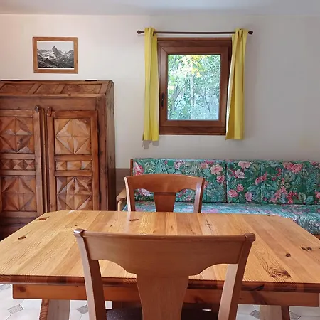 Les Clarines Apartment